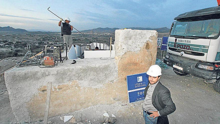 Los trabajos de restauración de la torre medieval de Elda avanzan a buen ritmo a pesar de haber comenzado con retraso