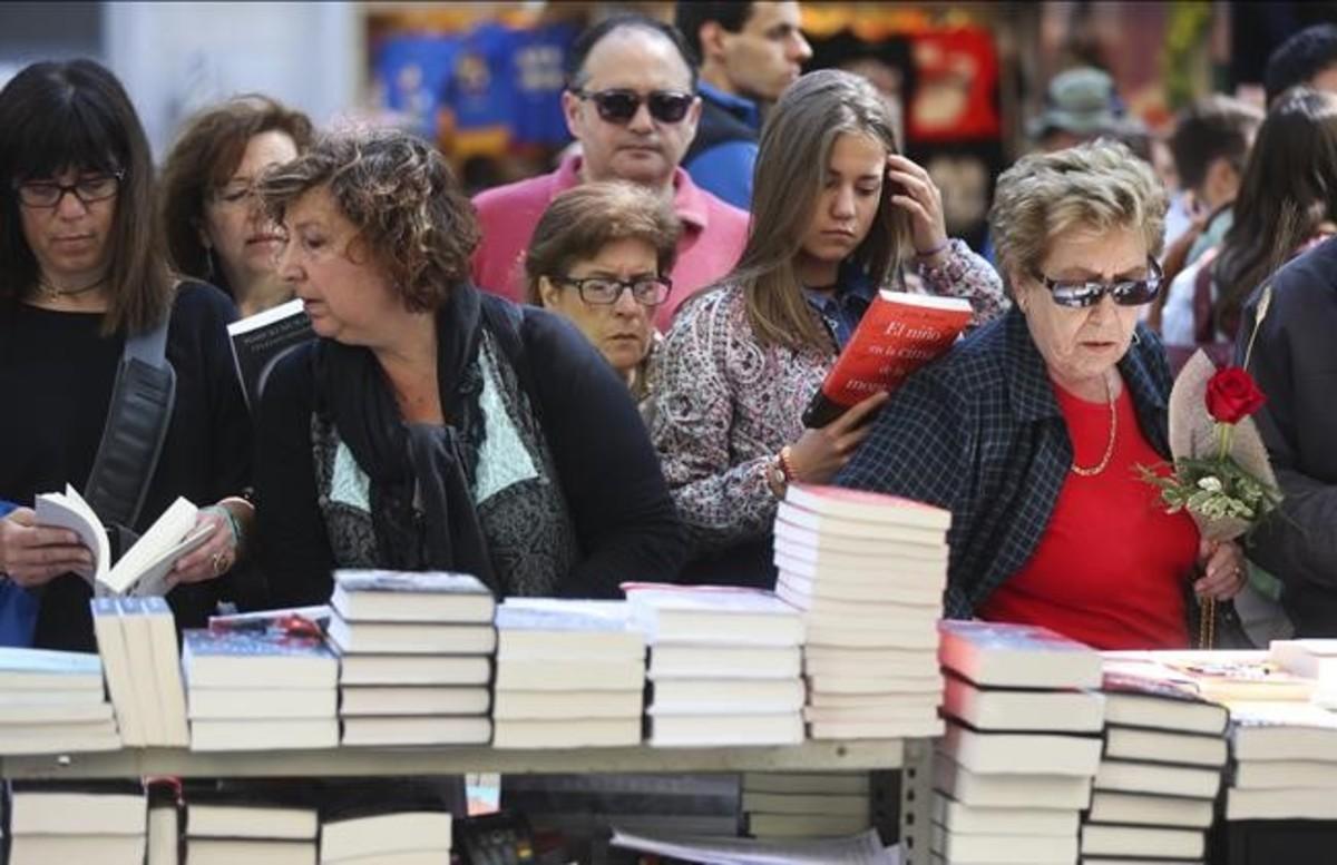 Diada de Sant Jordi      Ambiente en La Rambla