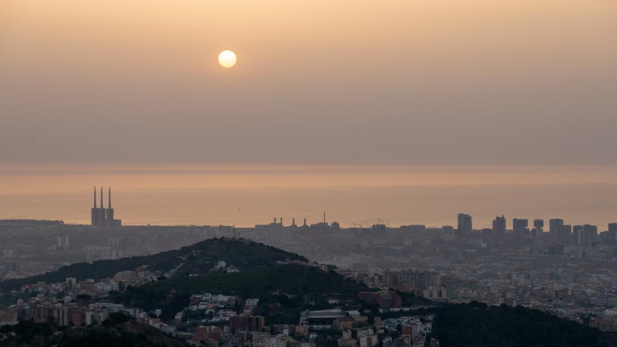 Calima en Barcelona, este lunes, 28 de marzo