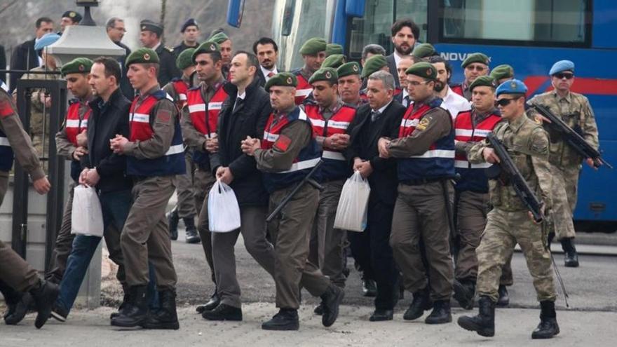 Turquía juzga a los 44 militares golpistas acusados de querer asesinar a Erdogan