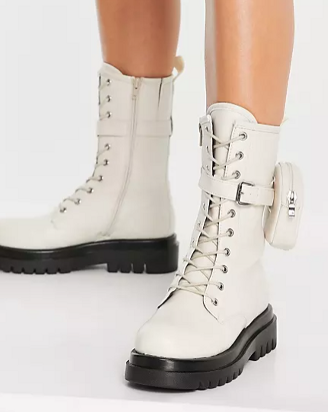Botas altas crema con cordones, suela gruesa y cartuchera extraíble de Truffle Collection