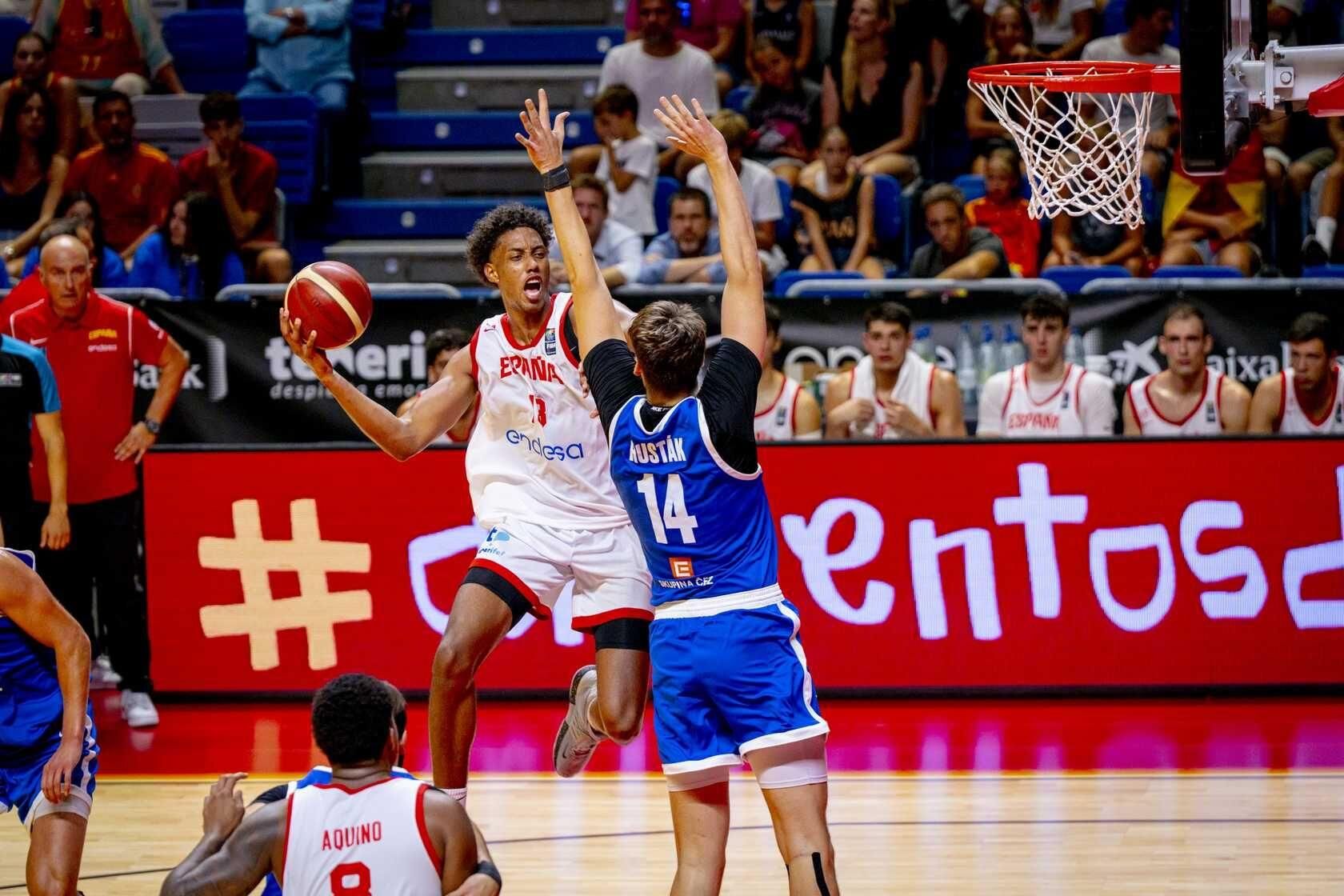 España B - Chequia en el Martín Carpena, correspondiente al Torneo Ciudad de Málaga