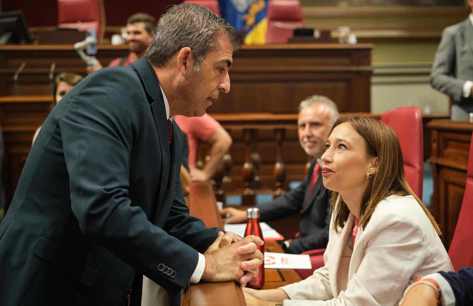 Primera sesión plenaria del Parlamento de Canarias