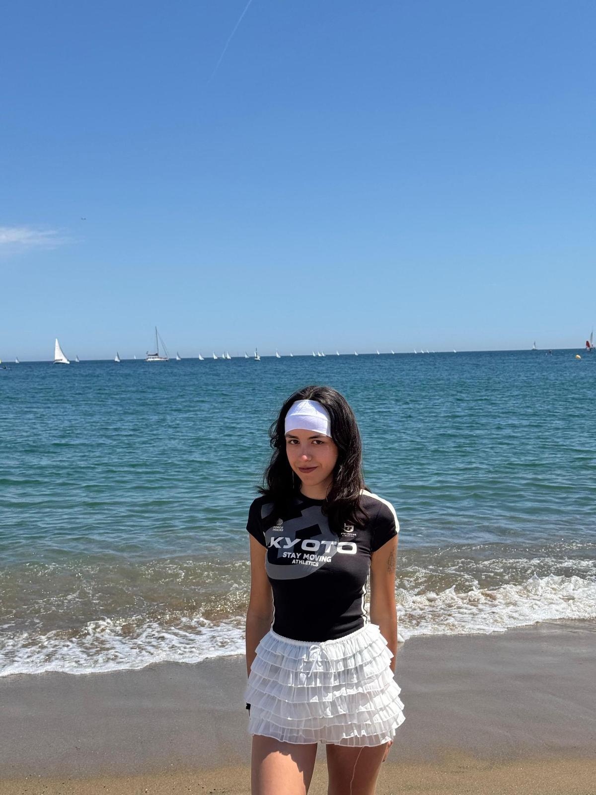 Carla Torres Planells, a la platja de la Barceloneta.
