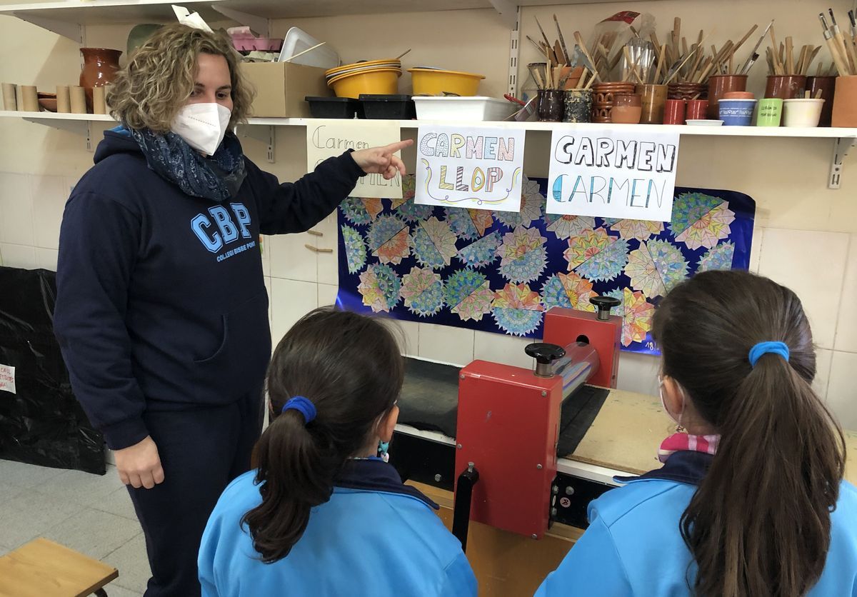 Los alumnos del colegio Bisbe Pont han realizado diferentes actividades en torno a las mujeres docentes.