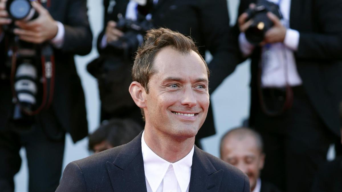 Jude Law en la premier 'The Young Pope' en el Festival de Venecia