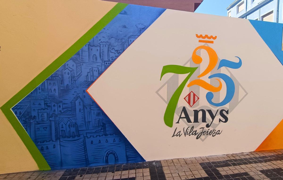 Imatge del mural que recorda la fundació de la localitat fa 725 anys