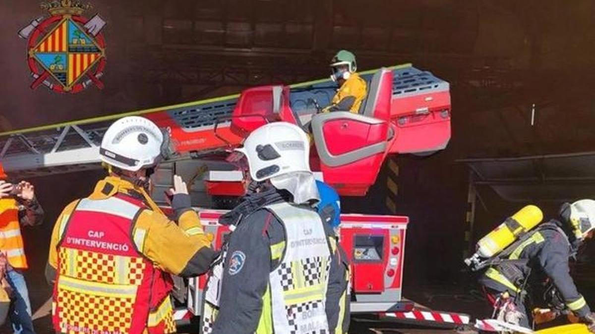 SUCESOS EN MALLORCA / Desalojan tres viviendas de la calle Gaspar Bennàsar, en Palma, por riesgo de derrumbe