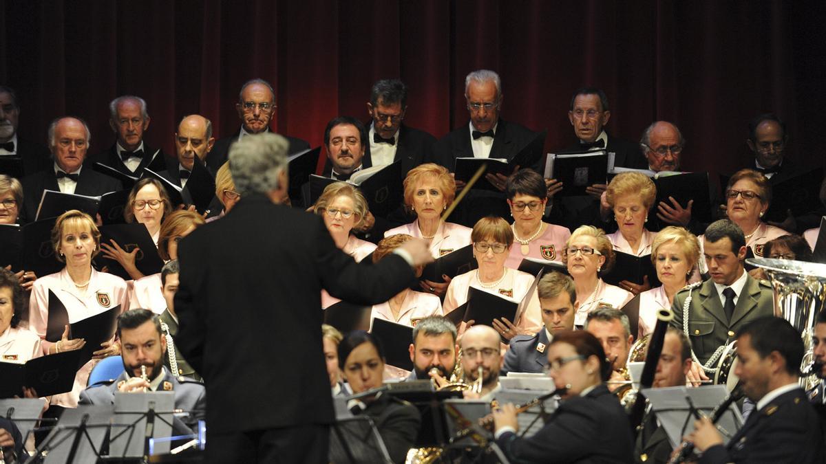 Una actuación de la Coral Benaventana en el Gran Teatro Reina Sofía.