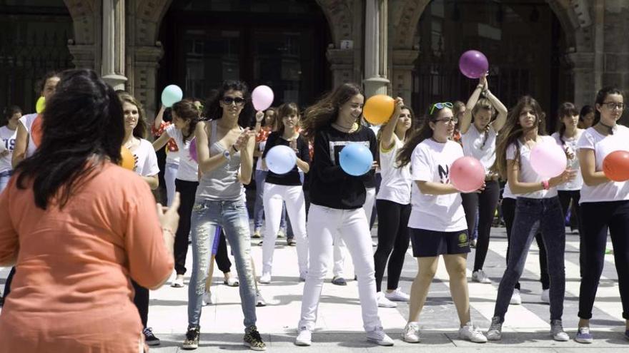 Baile solidario con 150 jóvenes para recaudar fondos para Educo.org
