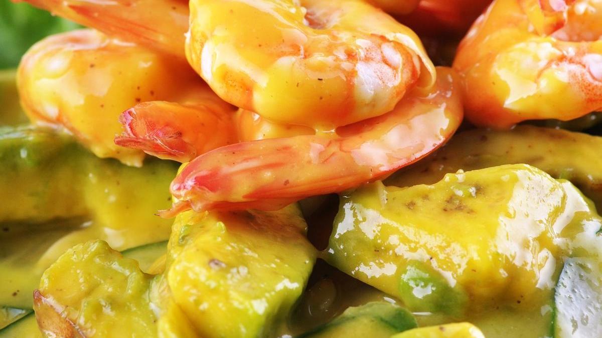 La receta más sencilla de ensalada de aguacate y gambas