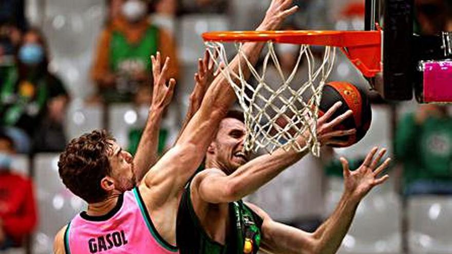 Gasol i Brodziansky, ahir.  | EFE/ENRIC FONTCUBERTA