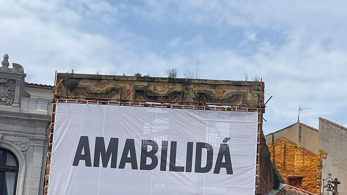 La lona de la 'Amabilidá'