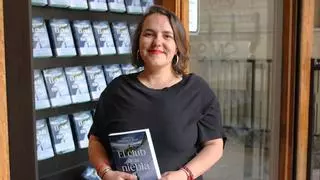 Leticia Sánchez, escritora ovetense: "El verdadero misterio está cerca, bajo nuestra cama"