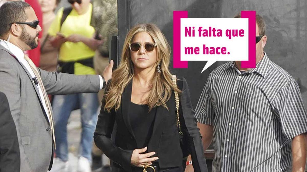 Jennifer Aniston con total look negro