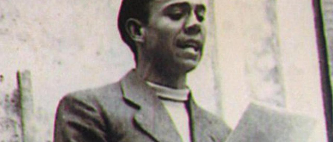 El poeta, en Orihuela, en 1935. | ARCHIVO FAMILIAR