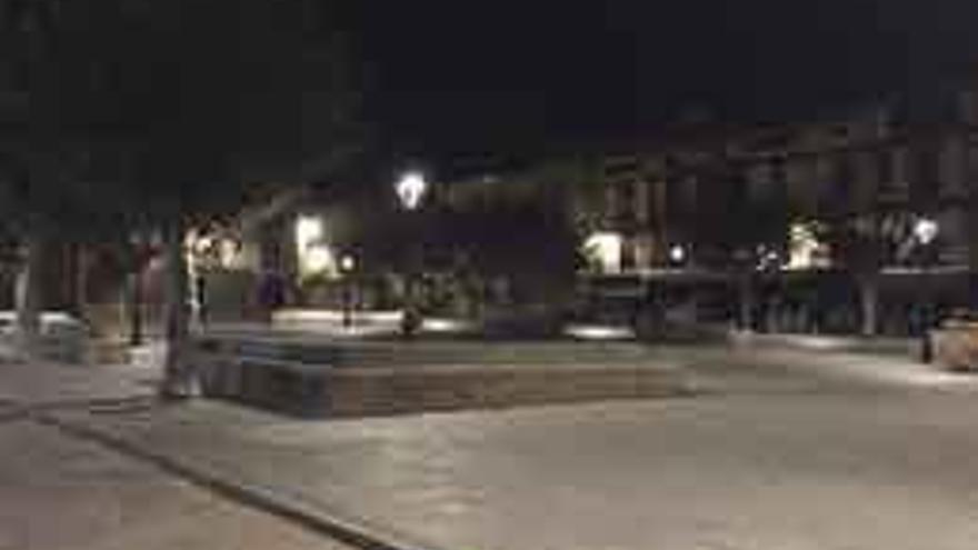 En la imagen, la Plaza Mayor de Toro en la que se ha instalado el nuevo sistema de iluminación.