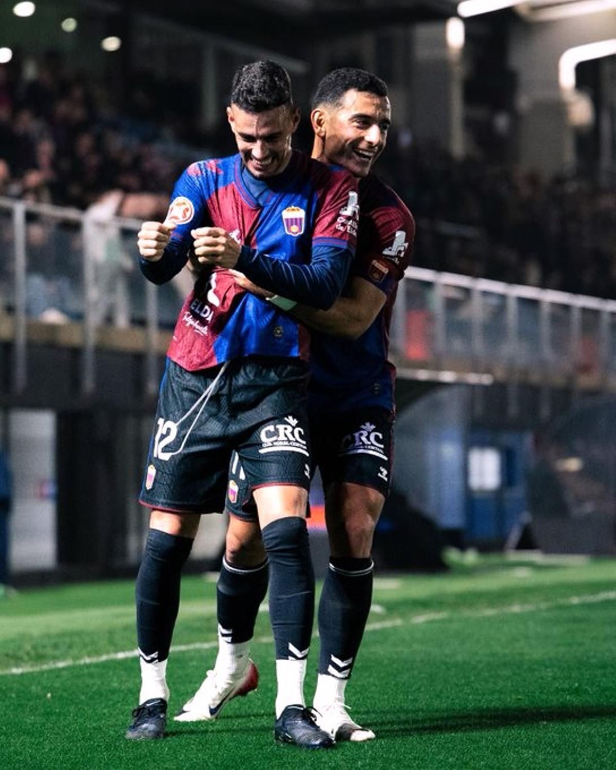 El Eldense celebra el empate a dos