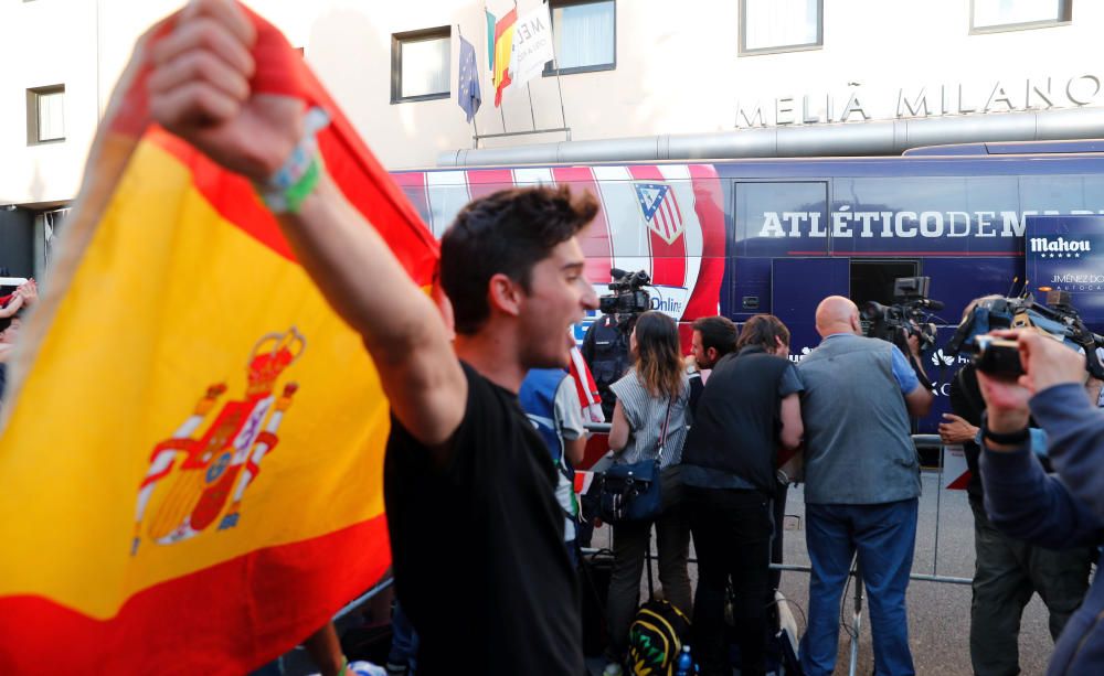 Las aficiones del Madrid y el Atlético, en Milán