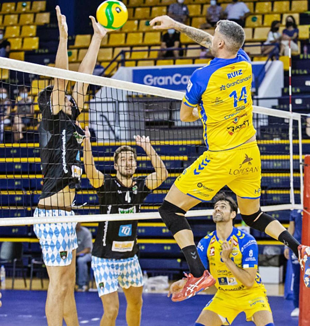 Borja Ruiz, central del Guaguas, en un partido de pretemporada.