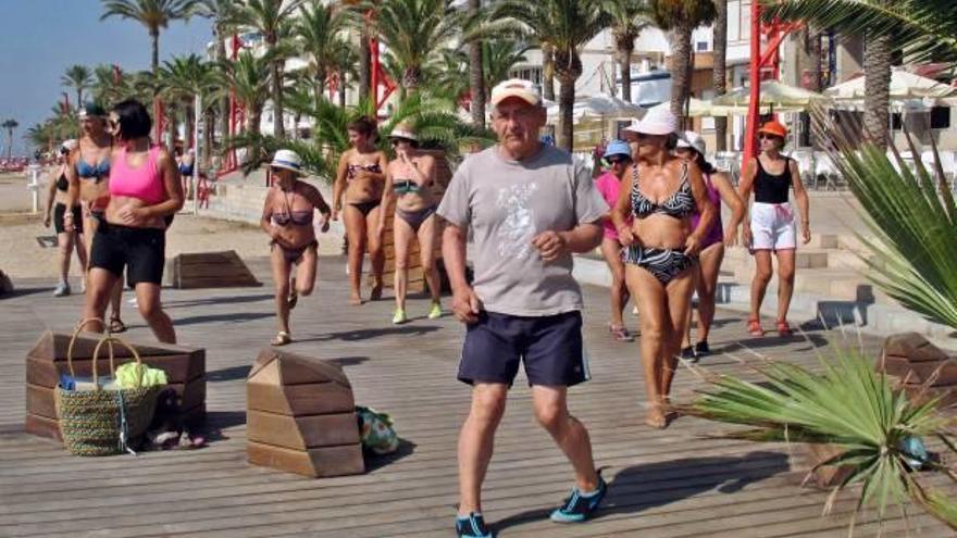 Clases de gimnasia para ponerse en forma en las playas de Vinaròs
