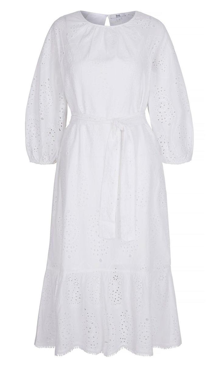 Vestido blanco midi de find a la venta en Amazon. (Precio desde 52,04 a 65 euros)