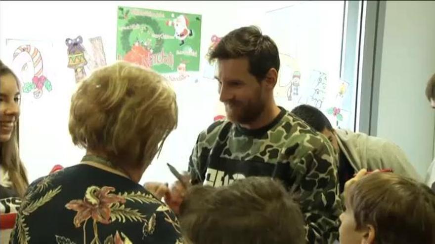 Messi y Suárez se adelantan a los Reyes Magos en un hospital infantil