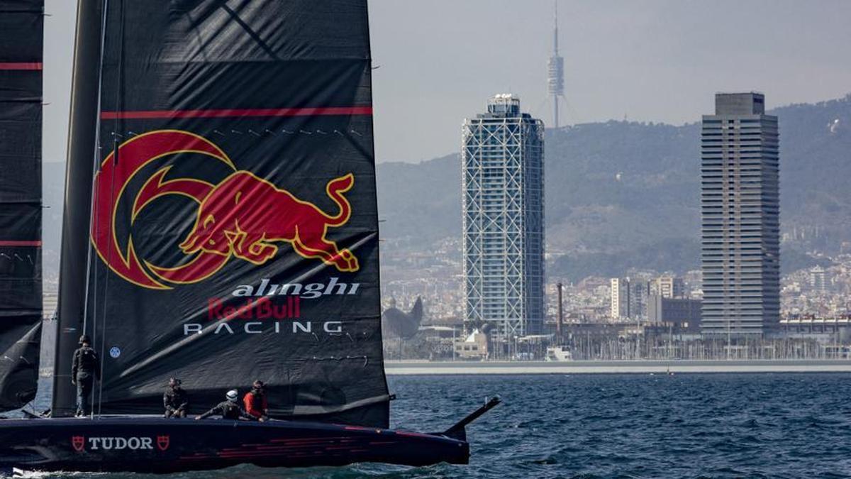 La sala de tratamiento de aguas incluye asimismo un equipo de descalcificación, además del de ósmosis y mineralización, de los que se obtienen el agua potable que utiliza toda la base de Alinghi Red Bull Racing.