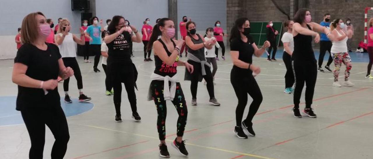 Clases de zumba en Moaña a beneficio de Adicam. | SANTOS ÁLVAREZ