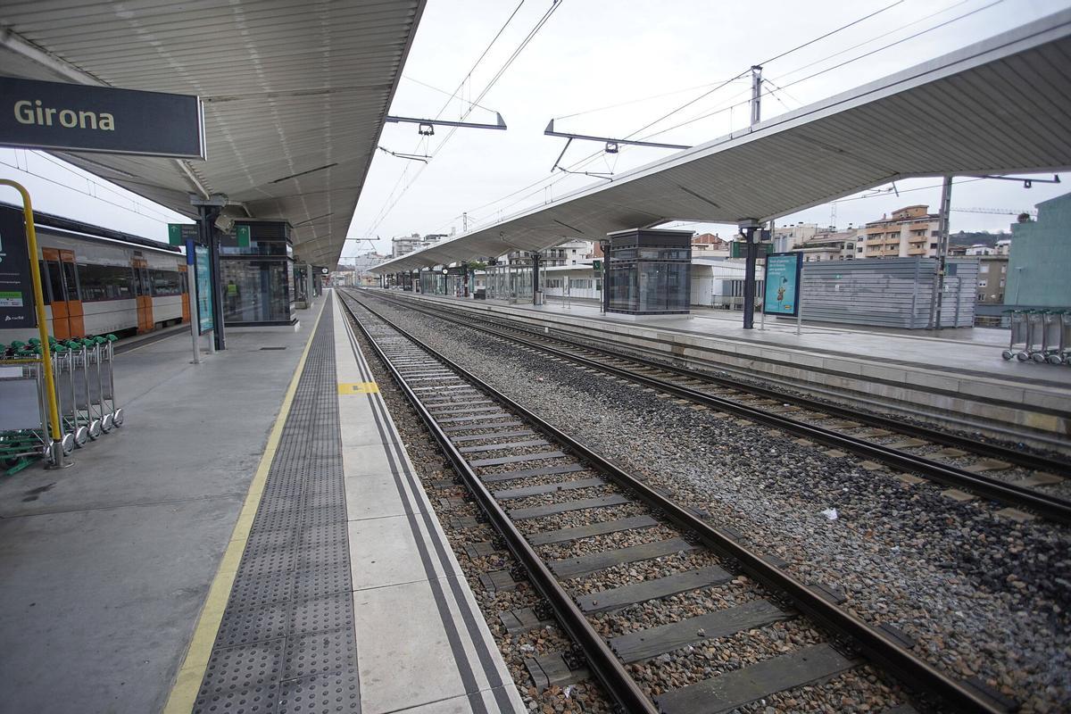 Les imatges del segon dia sense Rodalies a Girona