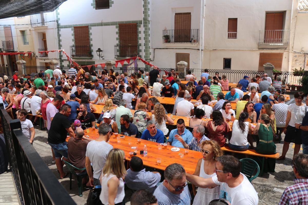 Una cena popular abrirá el Mercado Medieval en la noche de este viernes.
