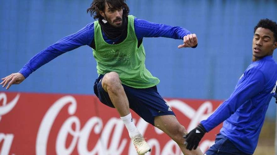 Carlos Martínez, ayer, en El Requexón, en el entrenamiento del Oviedo.