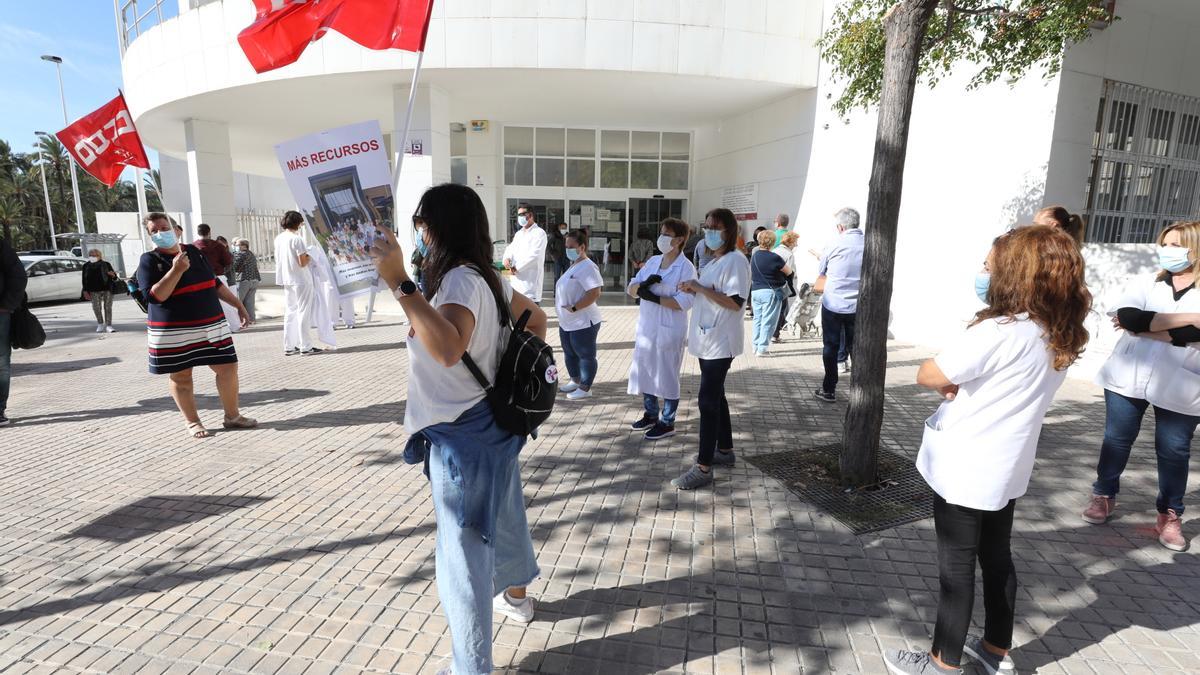 Protestas en un centro de salud de Elche
