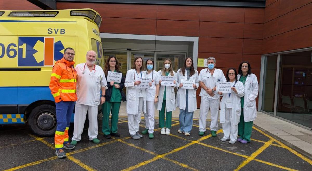 Profesionales del Hospital do Salnés concentrados. | FdV