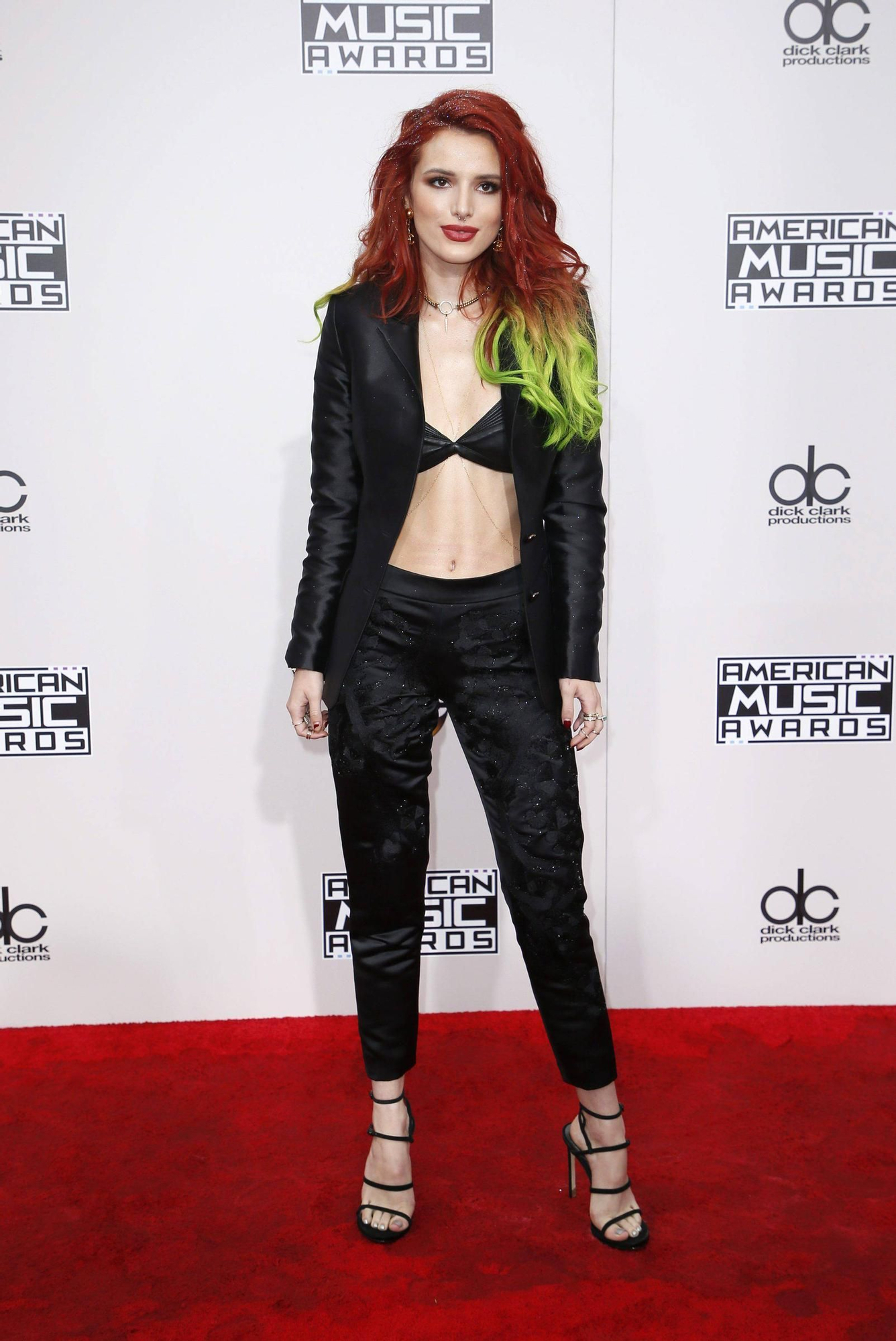 AMA’s 2016: Bella Torne de Anthony Franco y Josie Natori