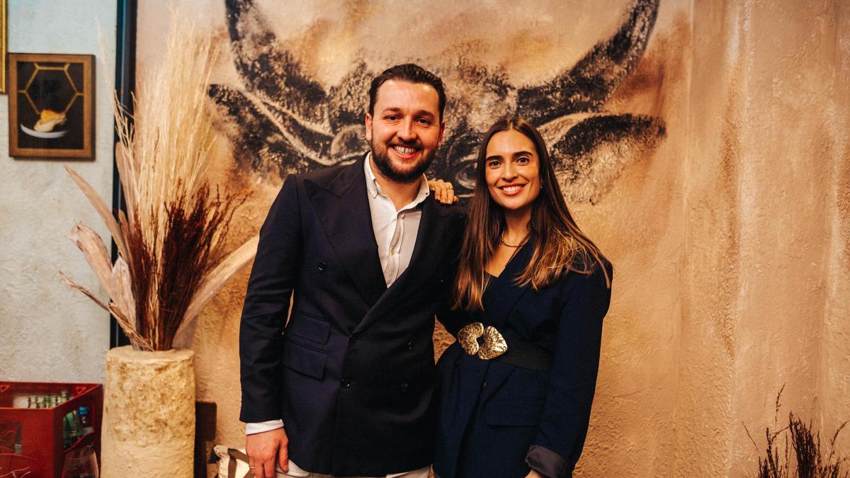 Alberto y Lucía en la inauguración de su local de Oviedo.