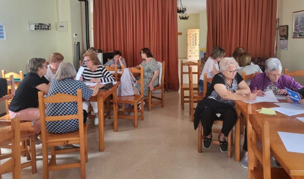 Taller impartido por la AECC en Plenas. | SERVICIO ESPECIAL