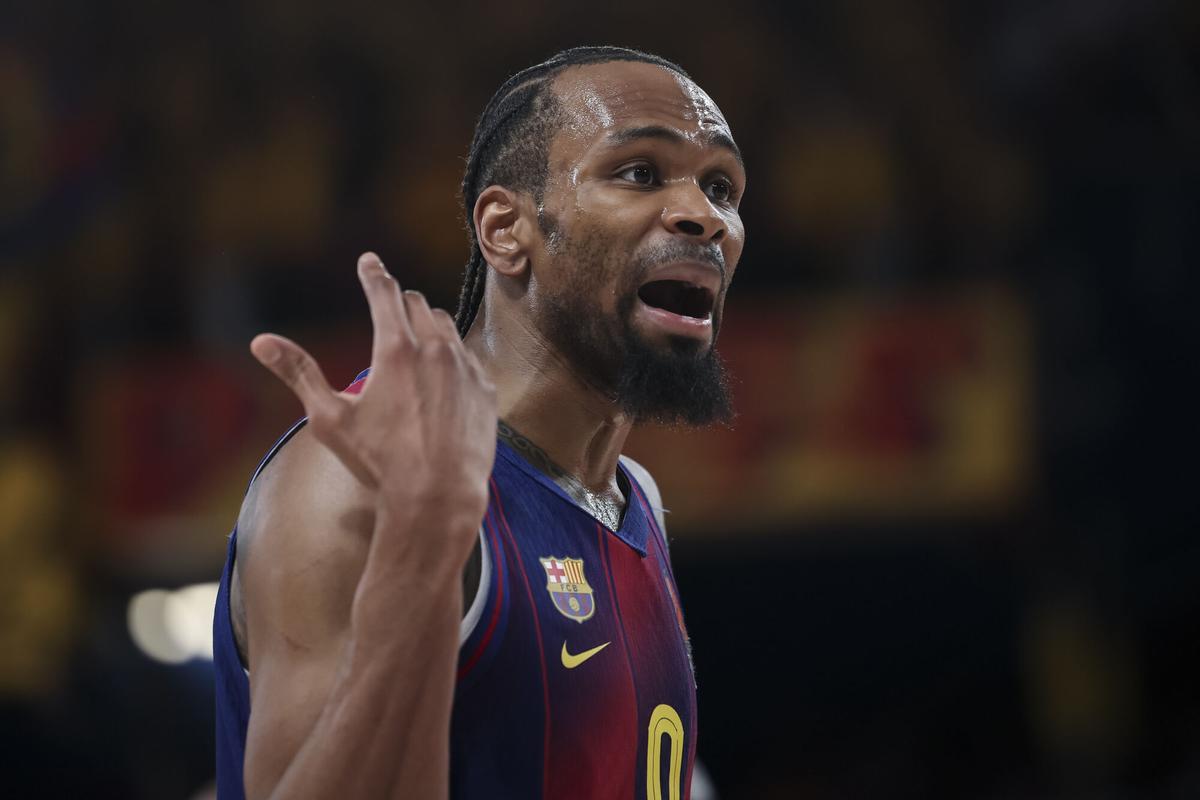 Kevin Punter of FC Barcelona protest during the EuroLeague Regular Season Round 34 match played between FC Barcelona and Crvena Zvezda Meridianbet Belgrade at Palau Blaugrana on March 27, 2026 in Barcelona, Spain. AFP7 27/03/2026 ONLY FOR USE IN SPAIN