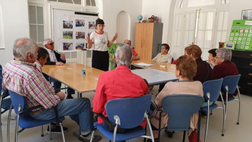 Los centros sociales y de día reabren con limitación de aforo y por fases quincenales