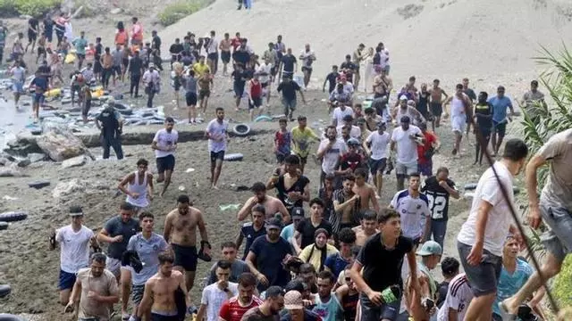 Massenandrang und Militäteinsatz: Die dramatische Situation in Spaniens Nordafrika-Exklave Ceuta