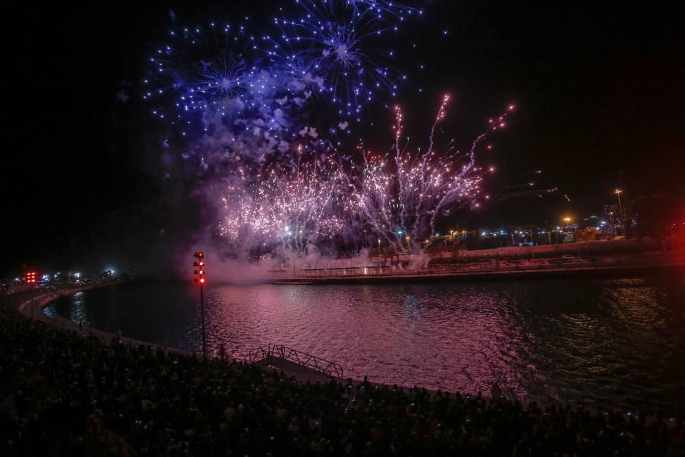 Mascletà vertical 2020 en la Marina