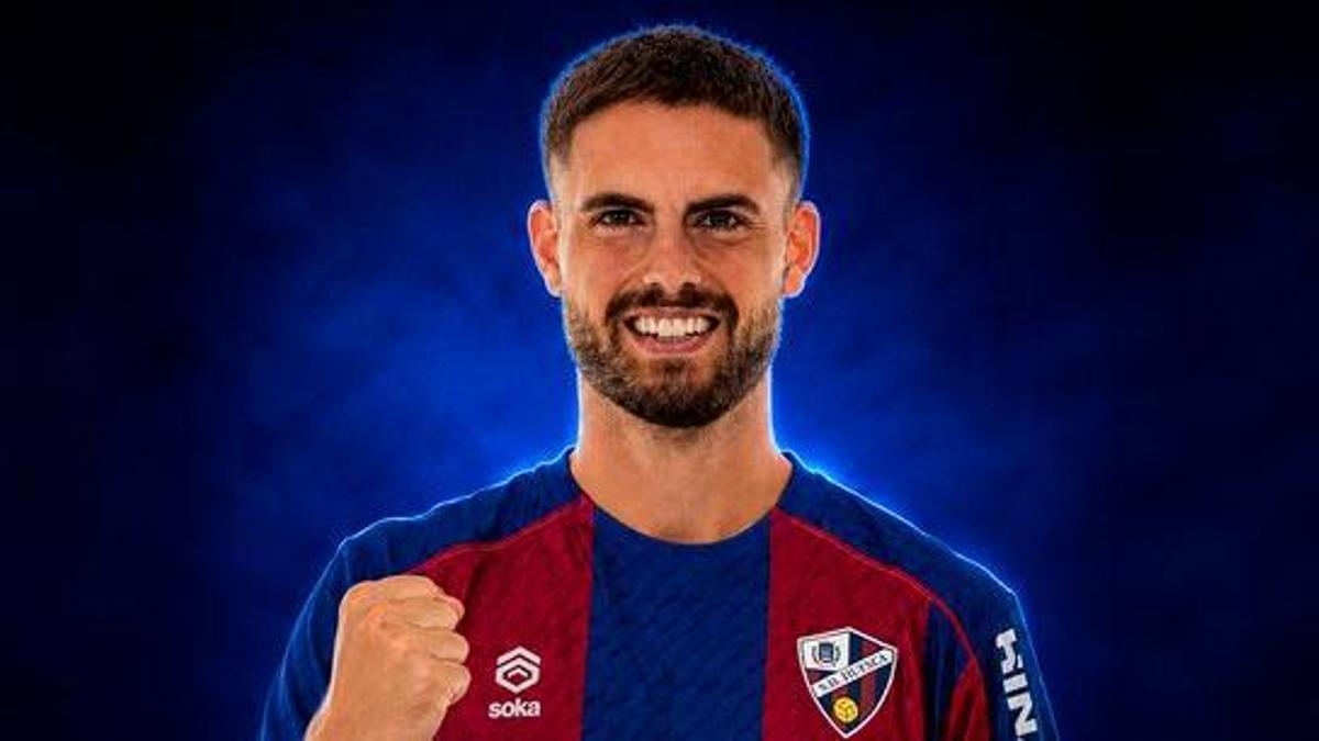 Guillem Alonso, en su anuncio con la SD Huesca.