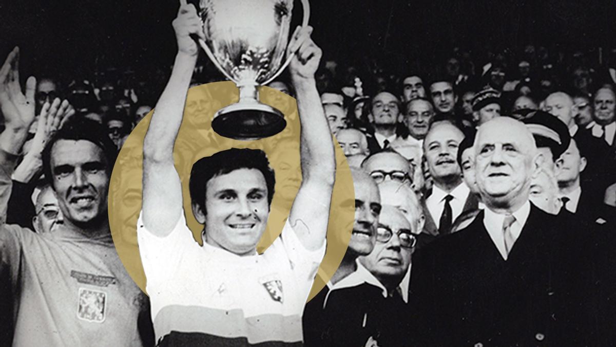 Di Nallo levanta la Copa de 1967, con De Gaulle a la derecha en la imagen.