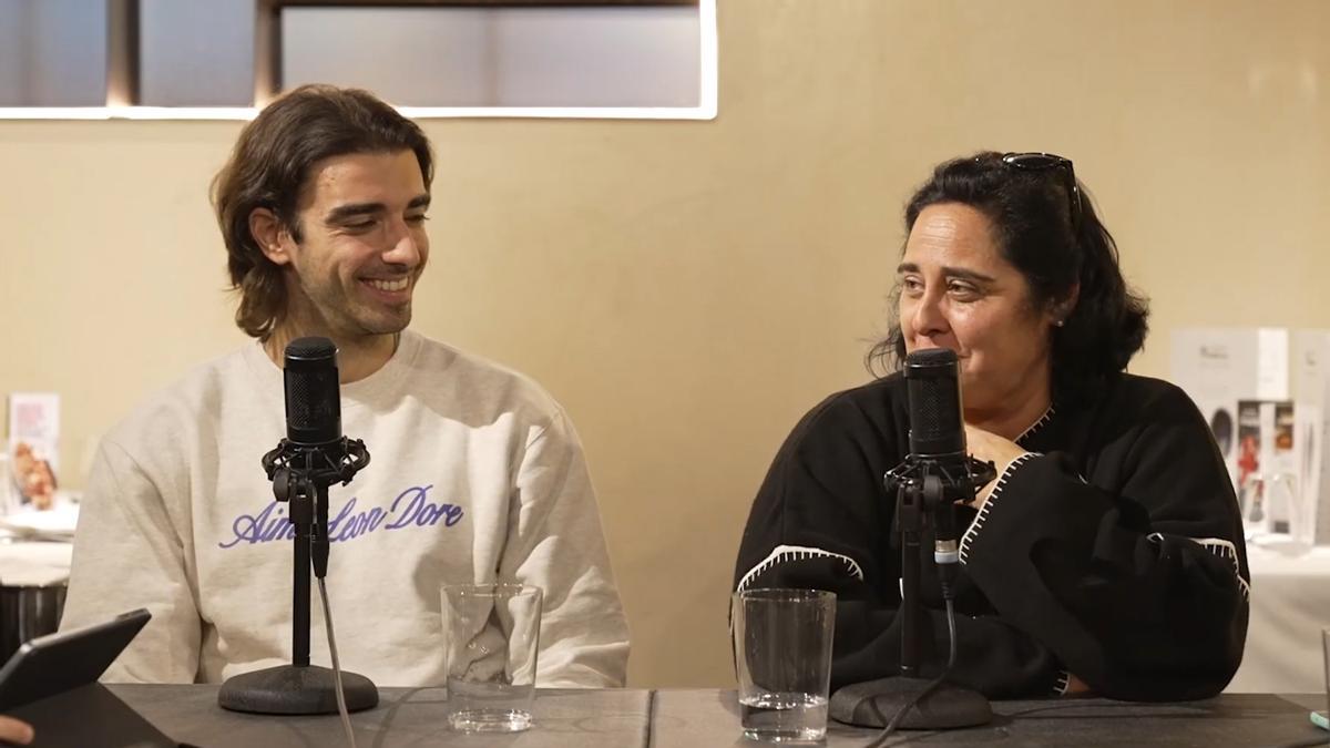 Los asturianos en Madrid Aida Méndez, María José García y Miguel Linera, en el noveno episodio de "La Chalana de Xuan"