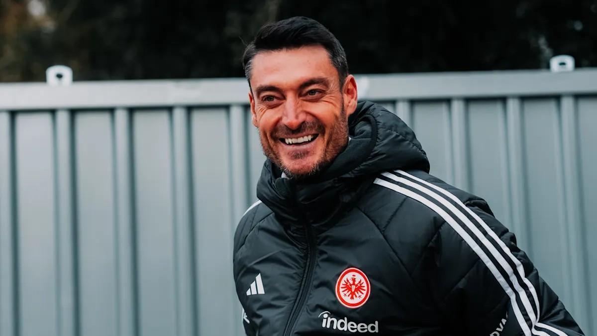 Riera, enfadado con la prensa alemana: "Este es un club serio, no es un bar"