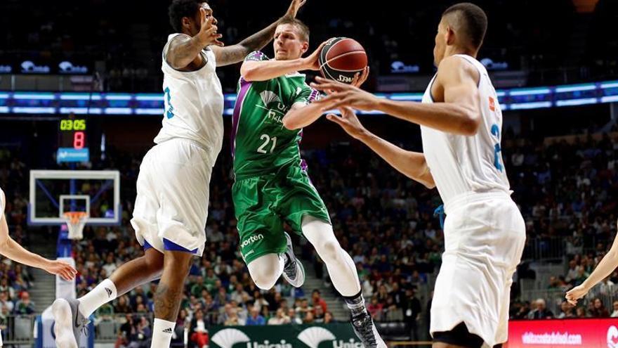 El Madrid sufre para vencer en la cancha del Unicaja Málaga