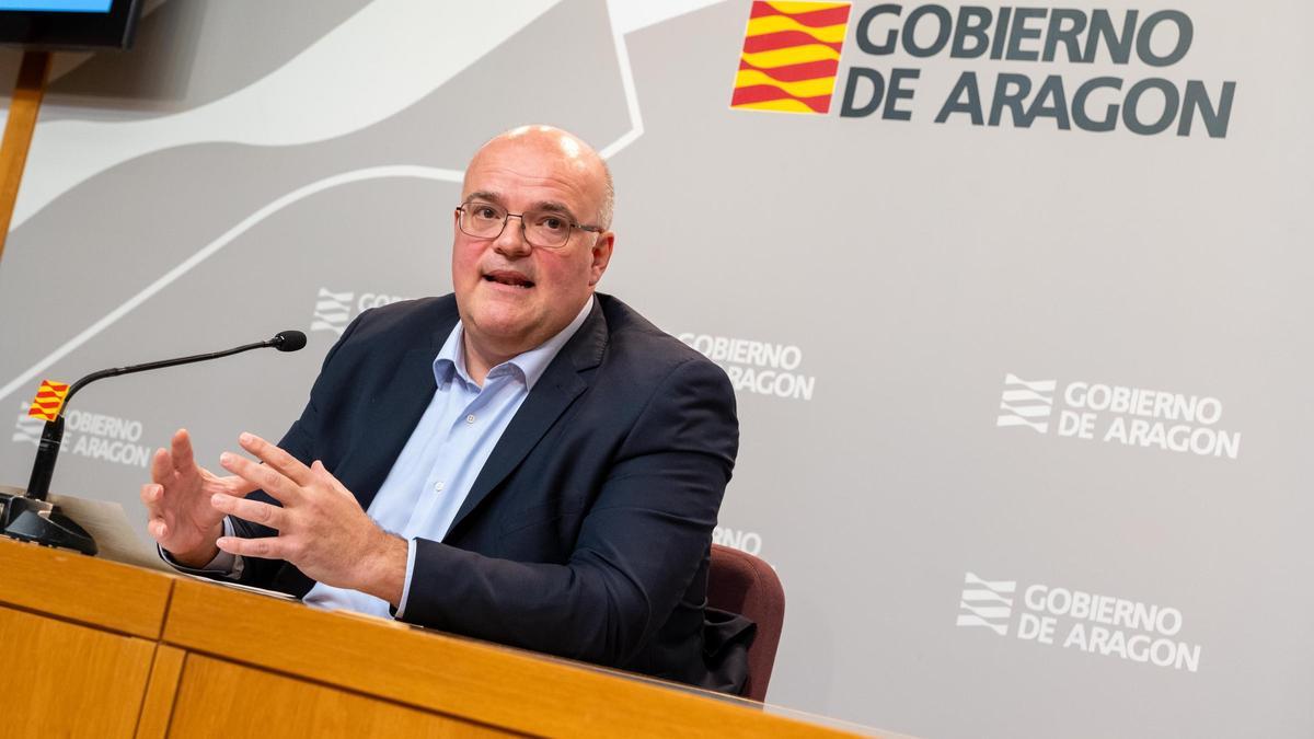 El director general de Personal, Formación e Innovación del Gobierno de Aragón, José María Cabello, presenta la convocatoria de oposiciones de Educación de 2024.