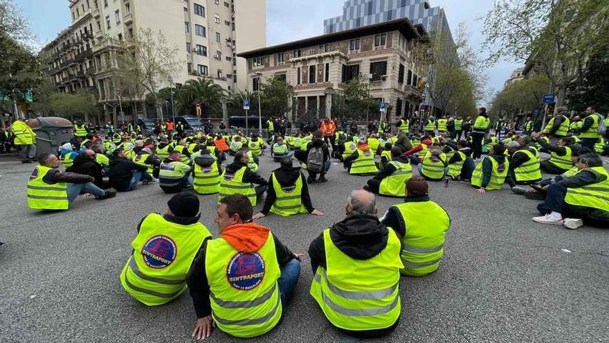 Vaga de transport: protesta davant la Delegació del Govern a Barcelona