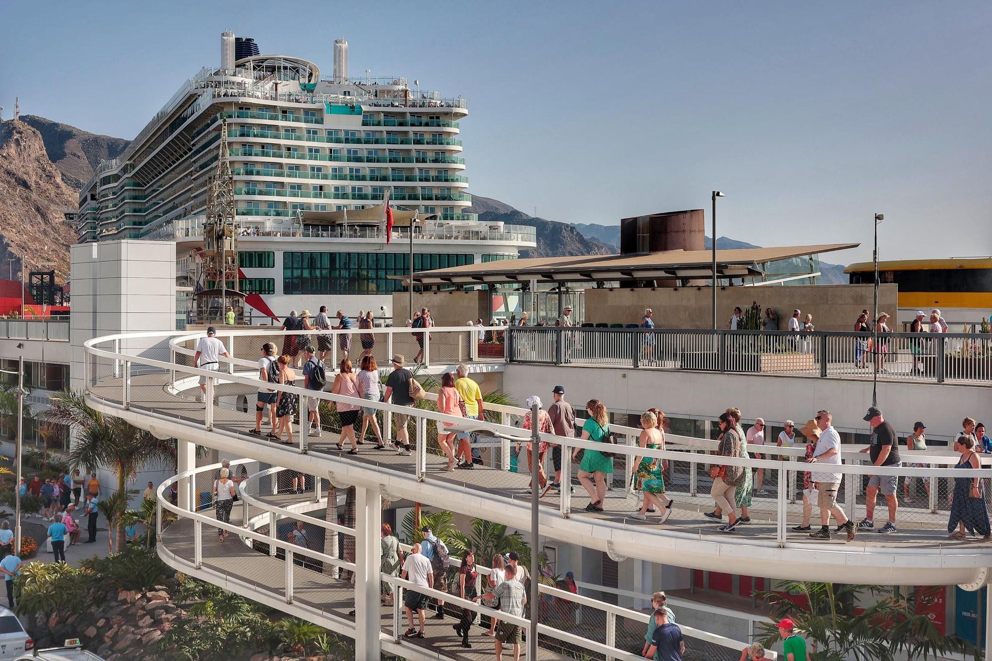 Así es el crucero Iona, uno de los más grandes del mundo y que llega al puerto de Santa Cruz