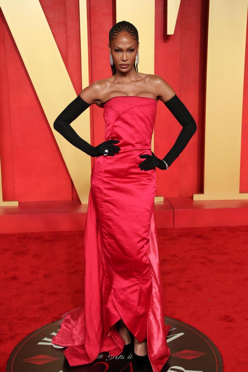 Joan Smalls en la fiesta post Oscars 2024 de Vanity Fair